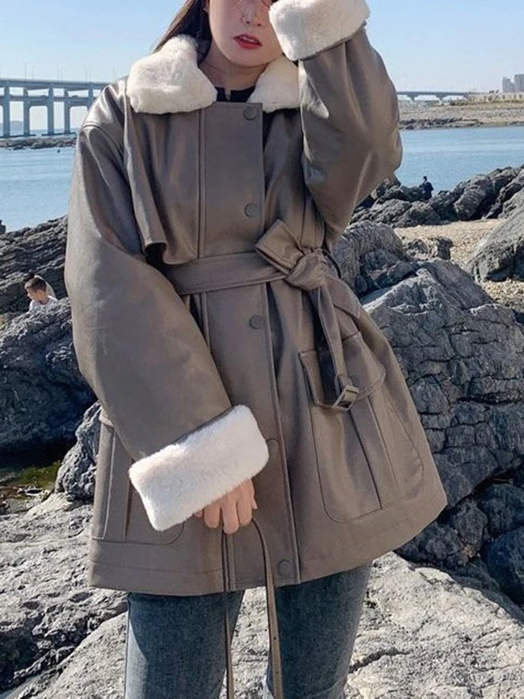 Sungtin 2023 Winter Faux Leather Jackets for Women Fur Collar Fleece Lined PU Leather Coat with Belt Black Loose Outwear Mujer