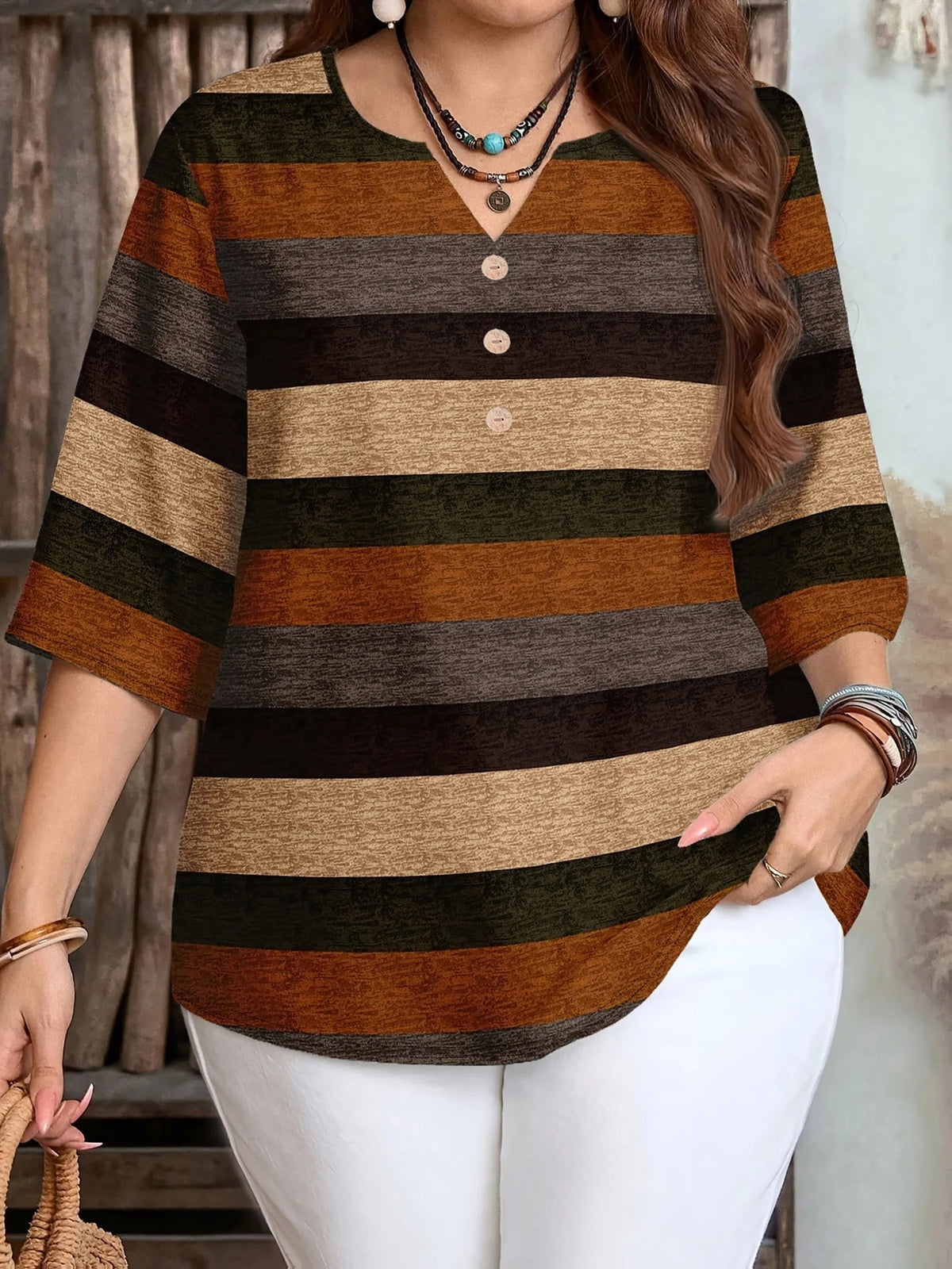 Blusa Plus Size Feminina Listrada com Botões e Meia Manga, Perfeita para Uso Casual